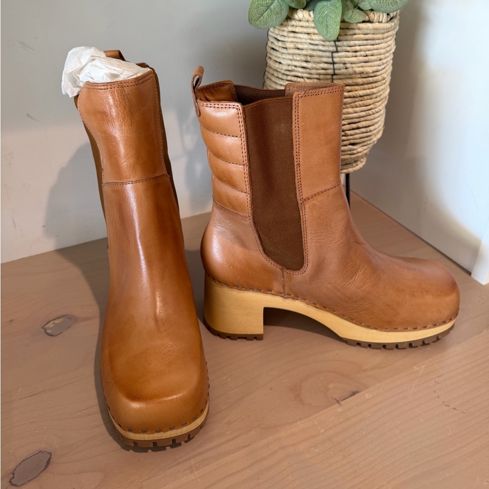 Mia Shoes- Women's Tan Leather Ankle Boots